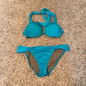 Victoria’s Secret bombshell swim suit